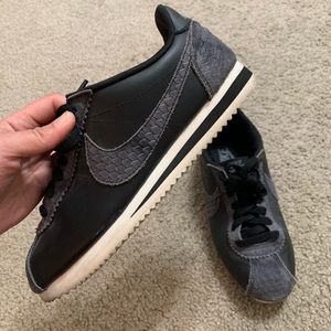Black & Gray Nike Cortez 👟